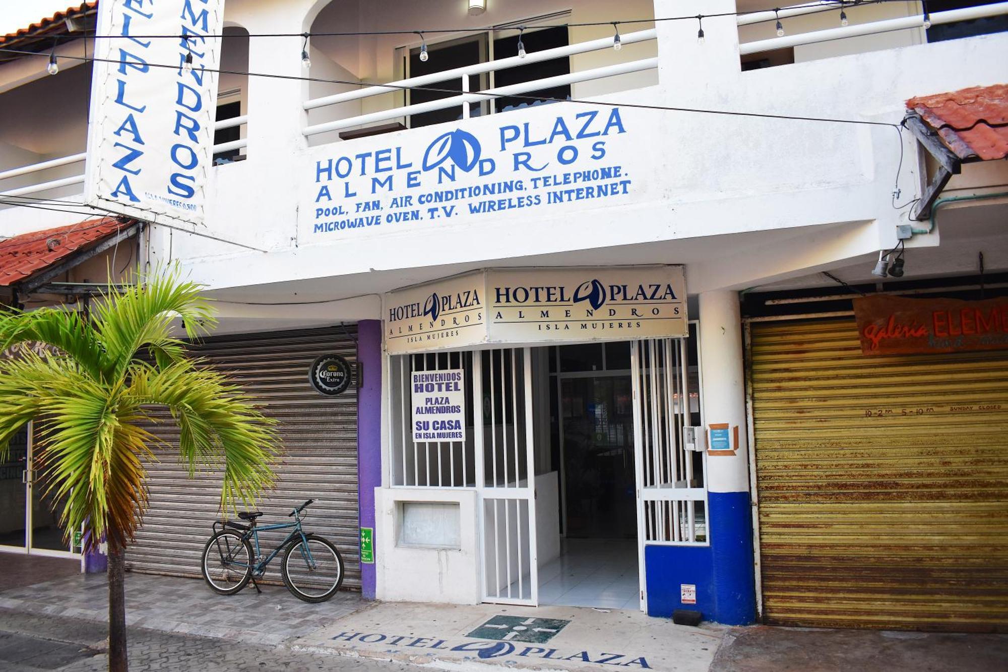 Hotel Plaza Almendros, Isla Mujeres Kültér fotó